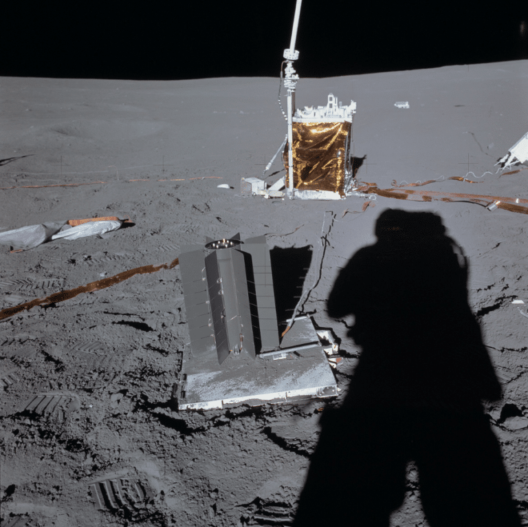 Lunar Thermoelectric Generator on the moons surface